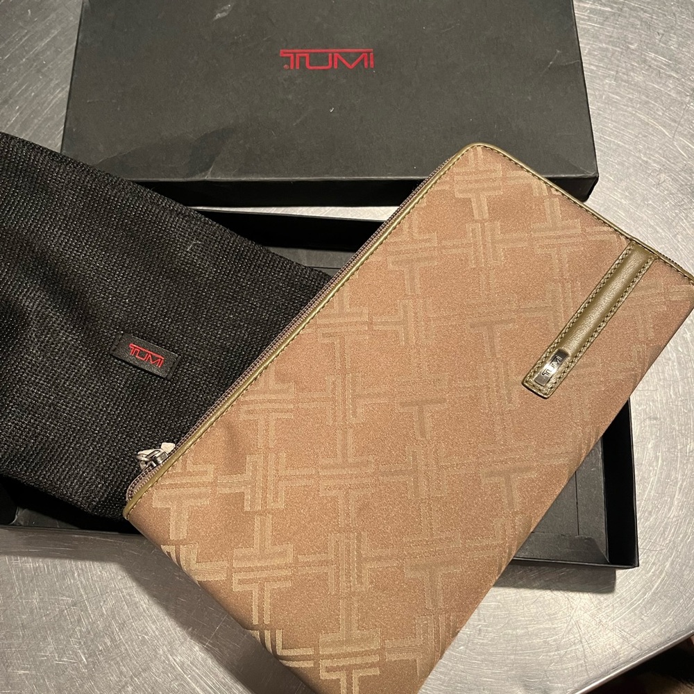 TUMI Brown/Purple Travel & Ticket Sleeve